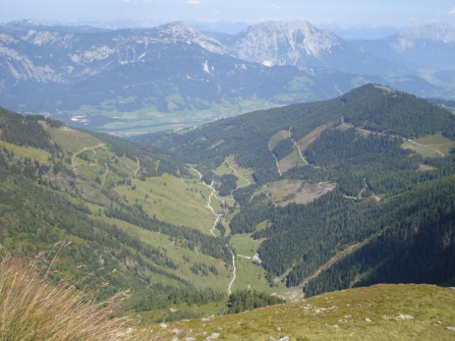 126 Tiefblick zur Kolleralm - Mooralm Richtung Ennsling.JPG